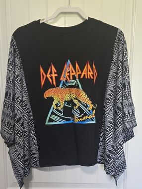 Def Leppard Black Graphic Band Tee with Leopard